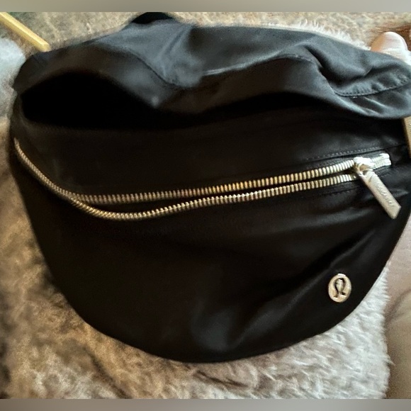 Lululemon belt bag. Black. - Picture 2 of 5